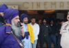 ਅੰਮ੍ਰਿਤਸਰ ‘ਚ ‘ਦਾਸਤਾਨ-ਏ-ਸਰਹਿੰਦ’ ਫਿਲਮ ਦਾ ਨਿਹੰਗ ਸਿੰਘਾਂ ਨੇ ਕੀਤਾ ਵਿਰੋਧ; ਥਿਏਟਰ ‘ਚ ਰੁਕਵਾਈ ਚੱਲਦੀ ਫਿਲਮ