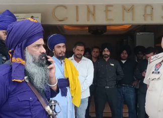 ਅੰਮ੍ਰਿਤਸਰ ‘ਚ ‘ਦਾਸਤਾਨ-ਏ-ਸਰਹਿੰਦ’ ਫਿਲਮ ਦਾ ਨਿਹੰਗ ਸਿੰਘਾਂ ਨੇ ਕੀਤਾ ਵਿਰੋਧ; ਥਿਏਟਰ ‘ਚ ਰੁਕਵਾਈ ਚੱਲਦੀ ਫਿਲਮ