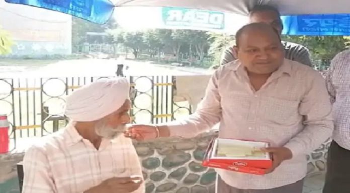 4 ਘੰਟੇ ‘ਚ ਬਜ਼ੁਰਗ ਬਣਿਆ ਕਰੋੜਪਤੀ, ਖਰੀਦੀ ਲਾਟਰੀ ‘ਚੋਂ ਉਸੇ ਦਿਨ ਨਿਕਲਿਆ ਢਾਈ ਕਰੋੜ ਦਾ ਇਨਾਮ