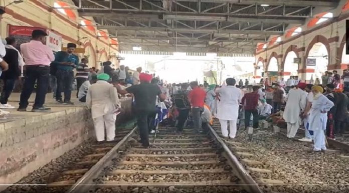 ਜਲੰਧਰ ‘ਚ ਰੇਲ ਗੱਡੀਆਂ ਰੋਕਣ ਵਾਲੇ ਕਿਸਾਨਾਂ ‘ਤੇ ਵੱਡਾ ਐਕਸ਼ਨ, ਰੇਲਵੇ ਵਿਭਾਗ ਦੀ ਸ਼ਿਕਾਇਤ ‘ਤੇ 350 ‘ਤੇ FIR