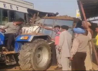 ਨਵਾਂਸ਼ਹਿਰ : ਤੇਜ਼ ਰਫਤਾਰ ਬੱਸ ਨੇ ਟਰਾਲੀ ਨੂੰ ਮਾਰੀ ਭਿਆਨਕ ਟੱਕਰ; ਡਰਾਈਵਰ ਸਮੇਤ 4 ਸਵਾਰੀਆਂ ਗੰਭੀਰ ਜ਼ਖ਼ਮੀ