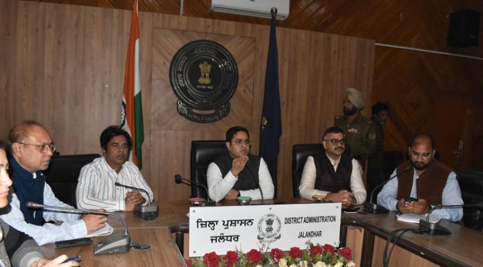 ਜਲੰਧਰ : DC ਵਿਸ਼ੇਸ਼ ਸਾਰੰਗਲ ਵੱਲੋਂ ਪਰਾਲੀ ਸਾੜਨ ਦੇ ਮਾਮਲਿਆਂ ‘ਚ ਅਫਸਰਾਂ ਨੂੰ ਸਖਤੀ ਵਰਤਣ ਦੇ ਹੁਕਮ