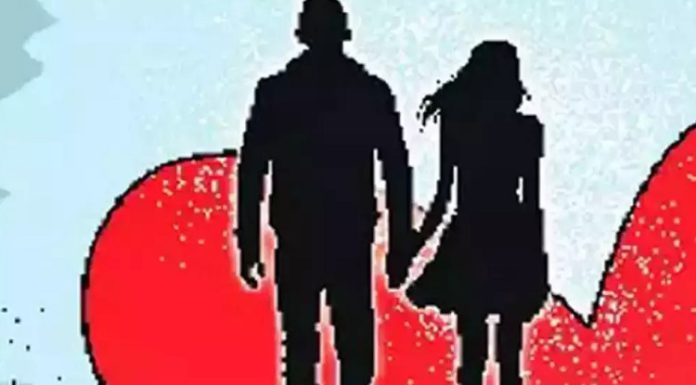 2 ਬੱਚਿਆਂ ਦੀ ਮਾਂ ਪ੍ਰੇਮੀ ਨਾਲ ਹੋਈ ਫਰਾਰ; ਪੇਕੇ ਜਾਣ ਦਾ ਲਗਾਇਆ ਬਹਾਨਾ, ਪਤੀ ਬੋਲਿਆ – 2 ਸਾਲ ਪਹਿਲਾਂ ਵੀ ਕਿਸੇ ਨੌਜਵਾਨ ਨਾਲ ਗਈ ਸੀ ਭੱਜ