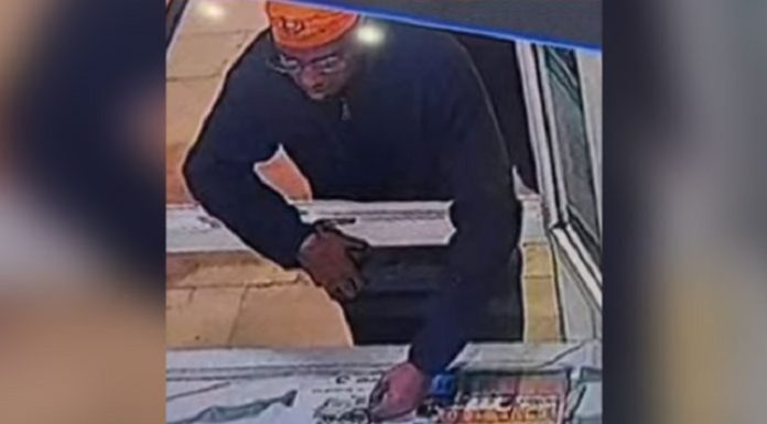 ਦਰਬਾਰ ਸਾਹਿਬ ‘ਚ 1 ਲੱਖ ਦੀ ਕਾਊਂਟਰ ਤੋਂ ਚੋਰੀ ਦੇ ਮਾਮਲੇ ‘ਚ 4 ਸ਼ੱਕੀਆਂ ‘ਤੇ ਪਰਚਾ ਦਰਜ