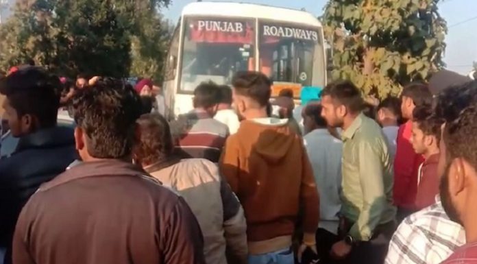 ਗੁਰਦਾਸਪੁਰ : ਕਾਰ ਤੇ ਬੱਸ ਦੀ ਆਹਮੋ-ਸਾਹਮਣੇ ਹੋਈ ਭਿਆਨਕ ਟੱਕਰ; ਅਲਟੋ ਸਵਾਰ ਮਹਿਲਾ ਦੀ ਮੌਕੇ ‘ਤੇ ਮੌਤ