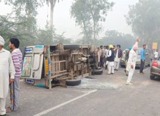 ਫਰੀਦਕੋਟ ਤੋਂ ਵੱਡੀ ਖਬਰ : ਤੇਜ਼ ਰਫਤਾਰ ਟਰੱਕ ਨੇ ਬੱਚਿਆਂ ਨਾਲ ਭਰੀ ਸਕੂਲ ਵੈਨ ਨੂੰ ਮਾਰੀ ਭਿਆਨਕ ਟੱਕਰ; 7 ਬੱਚੇ ਗੰਭੀਰ ਜ਼ਖਮੀ