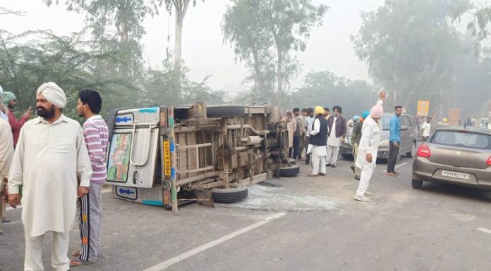 ਫਰੀਦਕੋਟ ਤੋਂ ਵੱਡੀ ਖਬਰ : ਤੇਜ਼ ਰਫਤਾਰ ਟਰੱਕ ਨੇ ਬੱਚਿਆਂ ਨਾਲ ਭਰੀ ਸਕੂਲ ਵੈਨ ਨੂੰ ਮਾਰੀ ਭਿਆਨਕ ਟੱਕਰ; 7 ਬੱਚੇ ਗੰਭੀਰ ਜ਼ਖਮੀ