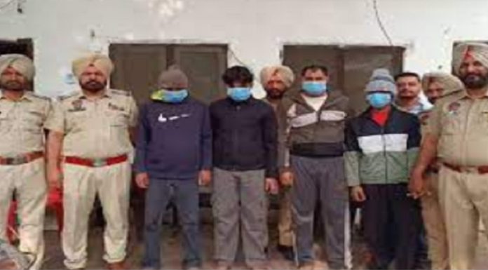 ਬ੍ਰੇਕਿੰਗ : ਅੰਮ੍ਰਿਤਸਰ ‘ਚ ASI ਦੇ ਪੁੱਤਰ ਹੀ ਨਿਕਲੇ ਚੋਰ, 4 ਮੁਲਜ਼ਮਾਂ ਨੂੰ ਫੋਨ ਦੀ ਲੋਕੇਸ਼ਨ ਨੇ ਕਰਵਾਇਆ ਗ੍ਰਿਫ਼ਤਾਰ, ਲੁੱਟਦੇ ਸਨ ਕਾਰਾਂ