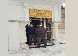 ਵੱਡੀ ਖਬਰ : ਸ੍ਰੀ ਦਰਬਾਰ ਸਾਹਿਬ ਦੇ ਕਾਊਂਟਰ ਤੋਂ 1 ਲੱਖ ਰੁਪਏ ਚੋਰੀ; ਗੱਲੇ ‘ਚੋਂ ਪੈਸੇ ਕੱਢ ਕੇ ਭੱਜਿਆ ਵਿਅਕਤੀ