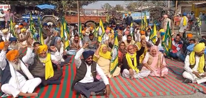 ਬ੍ਰੇਕਿੰਗ : ਅੰਮ੍ਰਿਤਸਰ ‘ਚ ਵੀ ਕਿਸਾਨਾਂ ਨੇ ਧਰਨਾ ਕੀਤਾ ਖਤਮ, ਪ੍ਰਸ਼ਾਸਨ ਦੇ ਭਰੋਸੇ ਮਗਰੋਂ ਲਿਆ ਫੈਸਲਾ