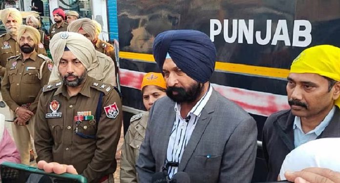 ਨਿਹੰਗ ਵਿਵਾਦ ਮਾਮਲਾ : ADGP ਬੋਲੇ- ਹੋਮਗਾਰਡ ਜਵਾਨ ਦਾ ਕਤਲ ਕਰਨ ਵਾਲੇ ਨੂੰ ਛੱਡਾਂਗੇ ਨਹੀਂ, ਭਾਵੇਂ ਕਿੰਨਾ ਹੀ ਤਾਕਤਵਰ ਕਿਉਂ ਨਾ ਹੋਵੇ