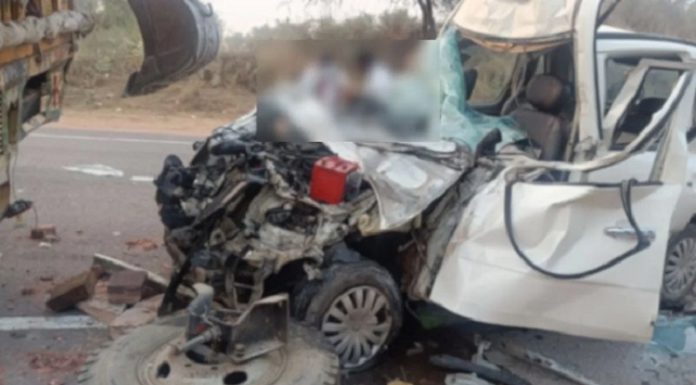 ਰਾਜਸਥਾਨ : PM ਮੋਦੀ ਦੀ ਰੈਲੀ ਲਈ ਜਾ ਰਹੇ 6 ਪੁਲਿਸ ਮੁਲਾਜ਼ਮਾਂ ਦੀ ਹਾਦਸੇ ‘ਚ ਮੌਤ; ਟਰੱਕ ਨਾਲ ਗੱਡੀ ਦੀ ਹੋਈ ਭਿਆਨਕ ਟੱਕਰ