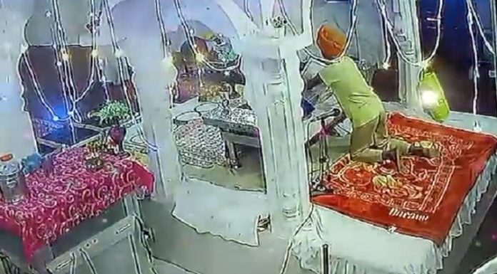 ਬਟਾਲਾ ਤੋਂ ਵੱਡੀ ਖਬਰ : ਗੁਰੂ ਗ੍ਰੰਥ ਸਾਹਿਬ ਦੀ 13 ਸਾਲ ਦੇ ਬੱਚੇ ਵੱਲੋਂ ਬੇਅਦਬੀ; ਮਾਹੌਲ ਬਣਿਆ ਤਣਾਅਪੂਰਨ