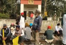 Breaking : ਜਲੰਧਰ ‘ਚ ਕਿਸਾਨਾਂ ਨੇ ਹਾਈਵੇ ਤੋਂ ਬਾਅਦ ਅਣਮਿੱਥੇ ਸਮੇਂ ਲਈ ਰੇਲਵੇ ਟਰੈਕ ਕੀਤੇ ਬੰਦ; ਧਰਨੇ ‘ਤੇ ਬੈਠੀਆਂ ਜਥੇਬੰਦੀਆਂ
