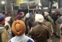 ਸੁਲਤਾਨਪੁਰ ਲੋਧੀ ‘ਚ ਭਾਰੀ ਤਣਾਅ; ਪੁਲਿਸ ਨੇ ਗੁਰਦੁਆਰਾ ਅਕਾਲ ਬੁੰਗਾ ਸਾਹਿਬ ਦਾ ਇਲਾਕਾ ਕੀਤਾ ਸੀਲ