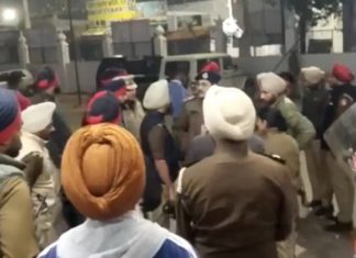 ਸੁਲਤਾਨਪੁਰ ਲੋਧੀ ‘ਚ ਭਾਰੀ ਤਣਾਅ; ਪੁਲਿਸ ਨੇ ਗੁਰਦੁਆਰਾ ਅਕਾਲ ਬੁੰਗਾ ਸਾਹਿਬ ਦਾ ਇਲਾਕਾ ਕੀਤਾ ਸੀਲ