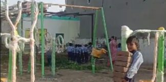 ਫਿਰੋਜ਼ਪੁਰ : ਸਵੇਰ ਦੀ ਪ੍ਰਾਰਥਨਾ ਵੇਲੇ ਸਕੂਲ ‘ਚ ਇੱਟਾਂ ਚੁੱਕਦੇ ਨਜ਼ਰ ਆਏ ਮਾਸੂਮ ਬੱਚੇ, ਵੀਡੀਓ ਵਾਇਰਲ