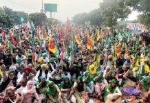 ਪੰਜਾਬ ਤੇ ਹਰਿਆਣਾ ਦੇ ਕਿਸਾਨਾਂ ਨੇ ਚੰਡੀਗੜ੍ਹ ਦਾ ਕੀਤਾ ਘਿਰਾਓ, ਵੱਡੀ ਗਿਣਤੀ ‘ਚ ਔਰਤਾਂ ਵੀ ਹੋਈਆਂ ਸ਼ਾਮਲ