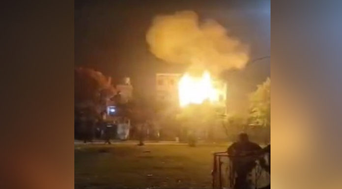 ਚੰਡੀਗੜ੍ਹ : ਖਾਣਾ ਬਣਾਉਂਦੇ ਸਮੇਂ ਫਟਿਆ ਸਿਲੰਡਰ, ਨੌਜਵਾਨ ਸ.ੜਿਆ, ਘਰ ਨੂੰ ਲੱਗੀ ਭਿਆਨਕ ਅੱਗ, ਧਮਾਕੇ ਨਾਲ ਦਹਿਸ਼ਤ