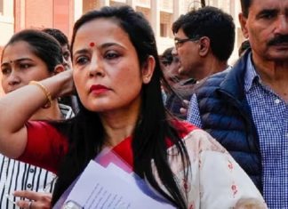 ਕੈਸ਼ ਫਾਰ ਕਿਊਰੀ ਮਾਮਲਾ : MP ਦੀ ਮੈਂਬਰਸ਼ਿਪ ਰੱਦ ਹੋਣ ‘ਤੇ ਮਹੂਆ ਮੋਇਤਰਾ ਨੇ SC ‘ਚ ਦਾਇਰ ਕੀਤੀ ਅਰਜ਼ੀ