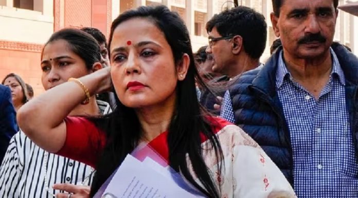 ਕੈਸ਼ ਫਾਰ ਕਿਊਰੀ ਮਾਮਲਾ : MP ਦੀ ਮੈਂਬਰਸ਼ਿਪ ਰੱਦ ਹੋਣ ‘ਤੇ ਮਹੂਆ ਮੋਇਤਰਾ ਨੇ SC ‘ਚ ਦਾਇਰ ਕੀਤੀ ਅਰਜ਼ੀ