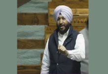 ਕਾਂਗਰਸੀ MP ਰਵਨੀਤ ਬਿੱਟੂ ਨੂੰ ਵੀ ਲੋਕ ਸਭਾ ਤੋਂ ਕੀਤਾ ਮੁਅੱਤਲ, ਸੰਸਦ ‘ਚ ਹੰਗਾਮੇ ਮਗਰੋਂ ਹੋਇਆ ਐਕਸ਼ਨ