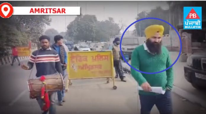 ਅੰਮ੍ਰਿਤਸਰ : ਬੇਅਦਬੀ ਦੇ ਦੋਸ਼ੀਆਂ ਦੇ ਗੁੱਟ ਵੱਢ ਕੇ ਮੌਤ ਦੇ ਘਾਟ ਉਤਾਰਨ ਵਾਲਾ ਸਰਦਾਰ ਢੋਲ-ਢਮੱਕਿਆਂ ਨਾਲ ਪੁੱਜਾ ਥਾਣੇ… ਵੇਖੋ ਪੂਰੀ ਵੀਡੀਓ