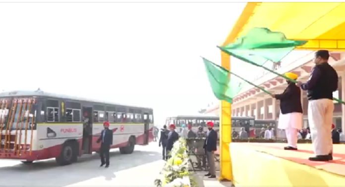 ਗੁਰਦਾਸਪੁਰ ‘ਚ CM ਮਾਨ ਤੇ ਕੇਜਰੀਵਾਲ ਨੇ ਨਵੇਂ ਬੱਸ ਸਟੈਂਡ ਤੋਂ ਬੱਸਾਂ ਕੀਤੀਆਂ ਰਵਾਨਾ