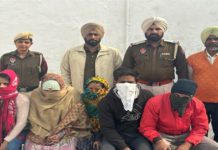 ਬਠਿੰਡਾ : ਔਰਤਾਂ ਦਾ ਸਹਾਰਾ ਲੈ ਕੇ ਰਾਹਗੀਰ ਲੁੱਟਣ ਵਾਲੇ 5 ਗ੍ਰਿਫਤਾਰ, ਗਿਰੋਹ ਦੇ ਮਰਦ ਮੈਂਬਰ ਲੁੱਕ ਕੇ ਪਿੱਛੋਂ ਕਰਦੇ ਸਨ ਹਮਲਾ