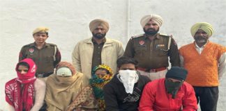 ਬਠਿੰਡਾ : ਔਰਤਾਂ ਦਾ ਸਹਾਰਾ ਲੈ ਕੇ ਰਾਹਗੀਰ ਲੁੱਟਣ ਵਾਲੇ 5 ਗ੍ਰਿਫਤਾਰ, ਗਿਰੋਹ ਦੇ ਮਰਦ ਮੈਂਬਰ ਲੁੱਕ ਕੇ ਪਿੱਛੋਂ ਕਰਦੇ ਸਨ ਹਮਲਾ