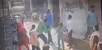 ਲੁਧਿਆਣਾ : ਘਰ ਅੱਗੇ ਐਕਟਿਵਾ ਖੜ੍ਹੀ ਹੋਣ ਨੂੰ ਲੈ ਕੇ 2 ਧਿਰਾਂ ‘ਚ ਚੱਲੇ ਇੱਟਾਂ-ਰੋੜੇ, ਮੁਹੱਲੇ ਵਾਲਿਆਂ ਇਕ ਧਿਰ ‘ਤੇ ਚਿੱਟਾ ਵੇਚਣ ਦੇ ਲਗਾਏ ਆਰੋਪ