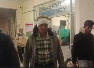 ਲੁਧਿਆਣਾ : ਚਿੱਟਾ ਪੀਣ ਤੋਂ ਰੋਕਣ ‘ਤੇ ਨਸ਼ੇੜੀਆਂ ਨੇ ਦੁਕਾਨਦਾਰ ਰਾਡਾਂ ਨਾਲ ਕੁੱਟੇ, ਬਾਅਦ ‘ਚ ਰਾਹਗੀਰਾਂ ਨੇ ਝੰਬੇ ਨਸ਼ੇੜੀ