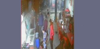 ਲੁਧਿਆਣਾ : ਇਕ ਆਂਡੇ ਨੂੰ ਲੈ ਕੇ ਸ਼ਰਾਬੀ ਨੌਜਵਾਨਾਂ ਨੇ ਅਹਾਤੇ ਵਾਲਾ ਦਾ ਸਿਰ ਪਾੜਿਆ, ਲੋਹੇ ਦੇ ਗੇਟ ਦੇ ਆਰ-ਪਾਰ ਹੋਈ ਫਾਇਰਿੰਗ ਦੌਰਾਨ ਚੱਲੀ ਗੋਲ਼ੀ