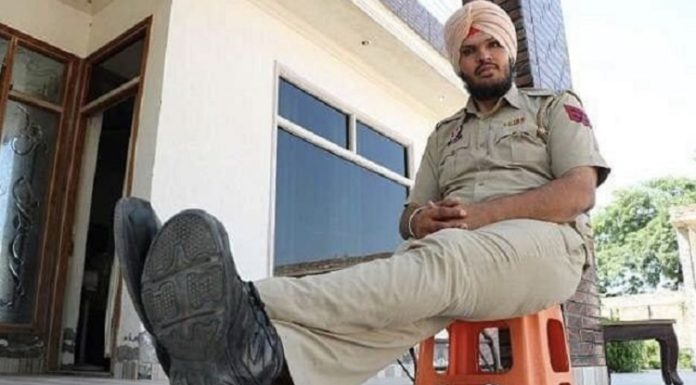 7.6 ਫੁੱਟ ਲੰਬੇ ਪੁਲਿਸ ਵਾਲੇ ਦੀ ਗ੍ਰਿਫ਼ਤਾਰੀ ਮਾਮਲੇ ‘ਚ ਨਵਾਂ ਖੁਲਾਸਾ : ਪਤੀ ਜਿਸ ਨਸ਼ੇ ਦਾ ਕਰਦਾ ਰਿਹਾ ਕਾਰੋਬਾਰ, ਪਤਨੀ ਉਸੇ ਦੀ ਹੋਈ ਸ਼ਿਕਾਰ