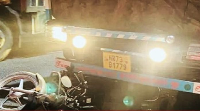 ਮੋਟਰਸਾਈਕਲ ਸਵਾਰ ਨੂੰ ਟਰਾਲੇ ਨੇ ਮਾਰੀ ਭਿ.ਆਨਕ ਟੱ.ਕਰ, ਭਤੀਜੇ ਦੀਆਂ ਅੱਖਾਂ ਸਾਹਮਣੇ ਚਾਚੇ ਨੇ ਤੋੜਿਆ ਦਮ