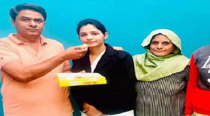 ਕਿਸਾਨ ਪਰਿਵਾਰ ਦੀ ਧੀ ਬਣੀ ਜੱਜ : ਹਿਮਾਨੀ ਦੇਸਵਾਲ ਨੇ HPJSC ਪ੍ਰੀਖਿਆ ‘ਚ ਛੇਵਾਂ ਰੈਂਕ ਕੀਤਾ ਹਾਸਲ, ਪਰਿਵਾਰ ਨੂੰ ਵਧਾਈ ਦੇਣ ਵਾਲਿਆਂ ਦਾ ਲੱਗਾ ਤਾਂਤਾ