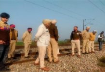 ਜਲੰਧਰ : ਪਿੰਡ ਧੋਗੜੀ ਦੇ ਮੁੰਡੇ ਦੀ ਰੇਲਵੇ ਟਰੈਕ ਤੋਂ ਮਿਲੀ ਲਾਸ਼, ਪਰਿਵਾਰਕ ਮੈਂਬਰਾਂ ਦਾ ਇਲਜ਼ਾਮ- ਸਾਡੇ ਮੁੰਡੇ ਦਾ ਦੋਸਤਾਂ ਨੇ ਕੀਤਾ ਕਤਲ
