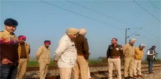 ਜਲੰਧਰ : ਪਿੰਡ ਧੋਗੜੀ ਦੇ ਮੁੰਡੇ ਦੀ ਰੇਲਵੇ ਟਰੈਕ ਤੋਂ ਮਿਲੀ ਲਾਸ਼, ਪਰਿਵਾਰਕ ਮੈਂਬਰਾਂ ਦਾ ਇਲਜ਼ਾਮ- ਸਾਡੇ ਮੁੰਡੇ ਦਾ ਦੋਸਤਾਂ ਨੇ ਕੀਤਾ ਕਤਲ