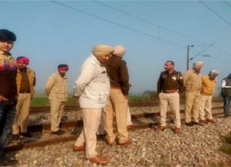 ਜਲੰਧਰ : ਪਿੰਡ ਧੋਗੜੀ ਦੇ ਮੁੰਡੇ ਦੀ ਰੇਲਵੇ ਟਰੈਕ ਤੋਂ ਮਿਲੀ ਲਾਸ਼, ਪਰਿਵਾਰਕ ਮੈਂਬਰਾਂ ਦਾ ਇਲਜ਼ਾਮ- ਸਾਡੇ ਮੁੰਡੇ ਦਾ ਦੋਸਤਾਂ ਨੇ ਕੀਤਾ ਕਤਲ