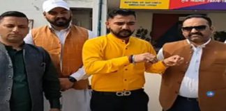 ਲੁਧਿਆਣਾ : ਰਿਜ਼ੋਰਟ ਦੇ ਬਾਥਰੂਮ ‘ਚ ਬਣਾਇਆ ਸਵਾਸਤਿਕ, ਭੜਕੇ ਸ਼ਿਵ ਸੈਨਿਕ ਪਹੁੰਚੇ ਥਾਣੇ, ਕਿਹਾ- ਧਾਰਮਿਕ ਚਿੰਨ੍ਹ ਲਗਾ ਕੇ ਸਾਡੀਆਂ ਭਾਵਨਾਵਾਂ ਨੂੰ ਪਹੁੰਚਾਈ ਠੇਸ