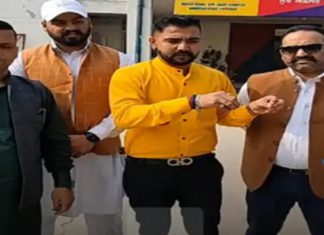 ਲੁਧਿਆਣਾ : ਰਿਜ਼ੋਰਟ ਦੇ ਬਾਥਰੂਮ ‘ਚ ਬਣਾਇਆ ਸਵਾਸਤਿਕ, ਭੜਕੇ ਸ਼ਿਵ ਸੈਨਿਕ ਪਹੁੰਚੇ ਥਾਣੇ, ਕਿਹਾ- ਧਾਰਮਿਕ ਚਿੰਨ੍ਹ ਲਗਾ ਕੇ ਸਾਡੀਆਂ ਭਾਵਨਾਵਾਂ ਨੂੰ ਪਹੁੰਚਾਈ ਠੇਸ