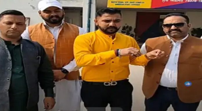 ਲੁਧਿਆਣਾ : ਰਿਜ਼ੋਰਟ ਦੇ ਬਾਥਰੂਮ ‘ਚ ਬਣਾਇਆ ਸਵਾਸਤਿਕ, ਭੜਕੇ ਸ਼ਿਵ ਸੈਨਿਕ ਪਹੁੰਚੇ ਥਾਣੇ, ਕਿਹਾ- ਧਾਰਮਿਕ ਚਿੰਨ੍ਹ ਲਗਾ ਕੇ ਸਾਡੀਆਂ ਭਾਵਨਾਵਾਂ ਨੂੰ ਪਹੁੰਚਾਈ ਠੇਸ