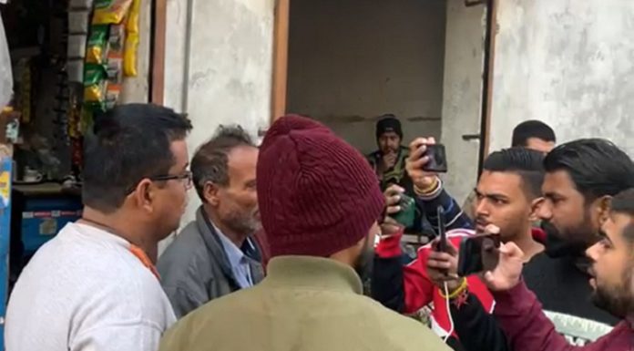 ਜਲੰਧਰ : ਲੁਟੇਰੇ ਗੰਨ ਪੁਆਇੰਟ ‘ਤੇ ਦੁਕਾਨਦਾਰ ਤੋਂ 21 ਹਜ਼ਾਰ ਦੀ ਨਕਦੀ ਖੋਹ ਕੇ ਫਰਾਰ