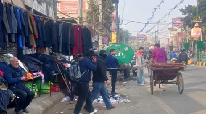 ਜਲੰਧਰ ‘ਚ ਸੰਡੇ ਬਾਜ਼ਾਰ ‘ਤੇ ਪੁਲਿਸ ਦਾ ਐਕਸ਼ਨ : ਦੁਕਾਨਾਂ ਬਾਹਰ ਲੱਗਾ ਸਾਮਾਨ ਚੁਕਵਾਇਆ, ਕਿਹਾ – ਦੁਬਾਰਾ ਰੋਡ ਘੇਰਿਆ ਤਾਂ 20 ਹਜ਼ਾਰ ਹੋਵੇਗਾ ਜੁਰਮਾਨਾ !