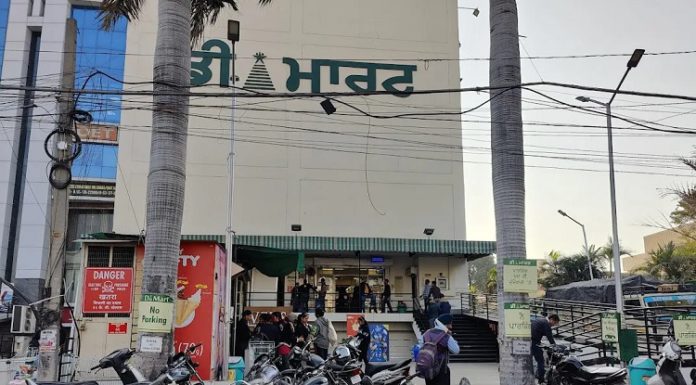 ਜਲੰਧਰ ‘ਚ ਡੀ-ਮਾਰਟ ਖਿਲਾਫ FIR : ਟਰੈਫਿਕ ਨਿਯਮਾਂ ਦੀ ਉਲੰਘਣਾ ਕਰਨ ‘ਤੇ ਹੋਇਆ ਵੱਡਾ ਐਕਸ਼ਨ