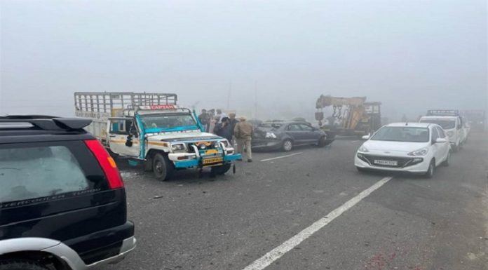 ਬਿਆਸ ‘ਚ 10 ਗੱਡੀਆਂ ਦੀ ਭਿਆਨਕ ਟੱਕਰ, ਫਲਾਈਓਵਰ ਤੋਂ ਡਿੱਗਿਆ ਸੀਮੈਂਟ ਨਾਲ ਭਰਿਆ ਟਰੱਕ