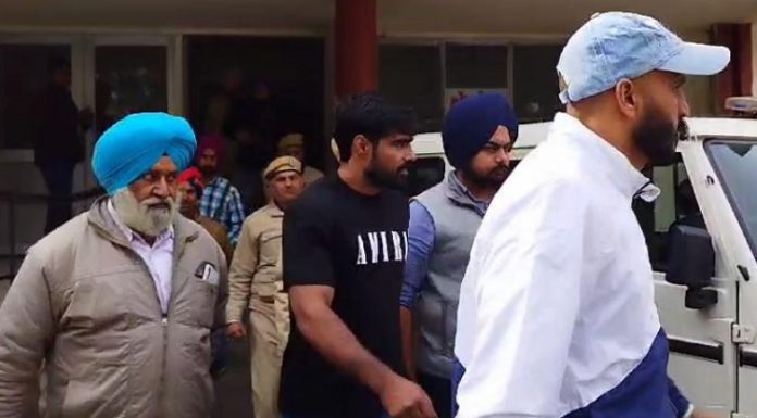 ਰੋਪੜ ਪੁਲਿਸ ਨੂੰ ਮੁੜ ਮਿਲਿਆ ਗੈਂਗਸਟਰ ਸੰਪਤ ਨਹਿਰਾ ਦਾ ਰਿਮਾਂਡ, ਕਰਣੀ ਸੈਨਾ ਦੇ ਪ੍ਰਧਾਨ ਦੇ ਕ.ਤਲ ‘ਚ ਵੀ ਆ ਰਿਹੈ ਨਾਂਅ