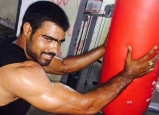 ਪਟਿਆਲਾ ਪੁਲਿਸ ਦੇ ਰਿਮਾਂਡ ‘ਤੇ ਗੈਂਗਸਟਰ ਸੰਪਤ ਨਹਿਰਾ: ਰਾਤ ਨੂੰ ਬੁਲੇਟ ਪਰੂਫ ਗੱਡੀ ‘ਚ ਲਿਆਂਦਾ, ਗੋਗਾਮੇੜੀ ਕਤਲ ਕਾਂਡ ਦਾ ਮਾਸਟਰ ਮਾਈਂਡ ਹੈ ਸੰਪਤ