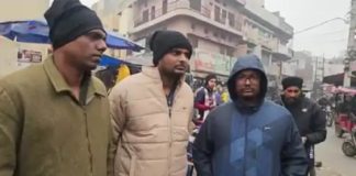 ਅੰਮ੍ਰਿਤਸਰ ‘ਚ ਈ-ਰਿਕਸ਼ਾ ਚਾਲਕ ਨੇ ਸੈਲਾਨੀਆਂ ਨੂੰ ਲੁੱਟਿਆ: ਪਹਿਲਾਂ ਦਾਤਰ ਦਿਖਾ ਕੇ ਖੋਹਿਆ ਸਾਮਾਨ ਤੇ ਫ਼ੋਨ, ਫਿਰ ਫ਼ੋਨ ਰਾਹੀਂ ਕੱਢਵਾਏ 3 ਲੱਖ