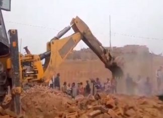 ਚਿਮਨੀ ‘ਚ ਇੱਟਾਂ ਭਰਦਿਆਂ ਵੱਡਾ ਹਾਦਸਾ : ਕੰਧ ਡਿਗਣ ਨਾਲ 6 ਮਜ਼ਦੂਰਾਂ ਦੀ ਦਰਦਨਾਕ ਮੌਤ, 3 ਦੀ ਹਾਲਤ ਗੰਭੀਰ